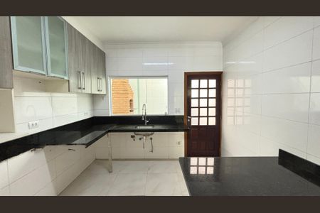 Casa à venda com 124m², 3 quartos e 2 vagas Casa à venda com 124m², 3 quartos e 2 vagasCozinha