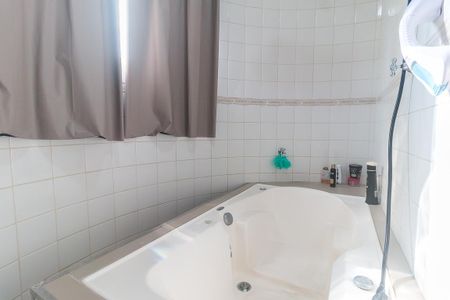 Casa para alugar com 200m², 4 quartos e 5 vagasBanheiro da Suíte