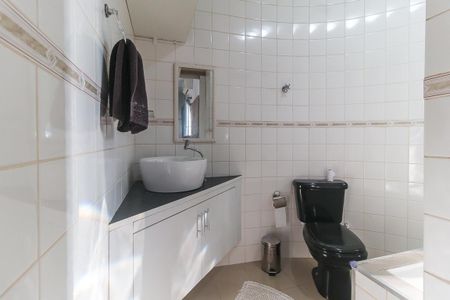 Casa para alugar com 200m², 4 quartos e 5 vagasBanheiro da Suíte