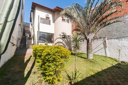 Casa para alugar com 200m², 4 quartos e 5 vagasQuintal dos Fundos