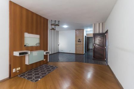 Casa para alugar com 200m², 4 quartos e 5 vagasSala