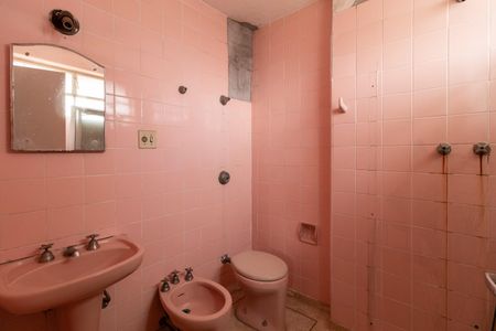 Apartamento para alugar com 140m², 3 quartos e 1 vaga Apartamento para alugar com 140m², 3 quartos e 1 vagaBanheiro da Suíte