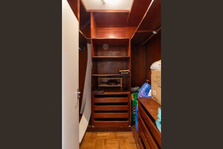 Apartamento para alugar com 140m², 3 quartos e 1 vaga Apartamento para alugar com 140m², 3 quartos e 1 vagaCloset da suíte