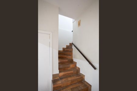 Casa à venda com 250m², 4 quartos e 3 vagasEscada