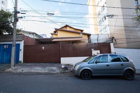 Casa à venda com 250m², 4 quartos e 3 vagasFachada