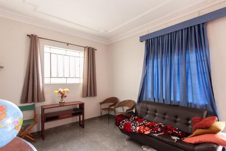 Casa à venda com 250m², 4 quartos e 3 vagasSala