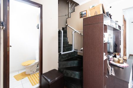 Casa à venda com 86m², 3 quartos e 2 vagasEscada