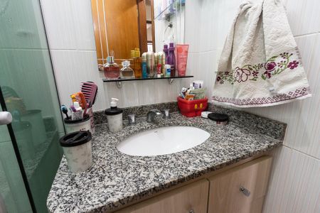 Casa à venda com 86m², 3 quartos e 2 vagasBanheiro