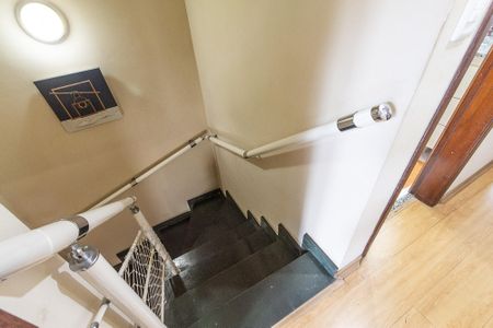 Casa à venda com 86m², 3 quartos e 2 vagasCorredor/Escada