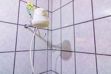 Banheiro de casa à venda com 2 quartos, 171m² em Vila Babilonia, São Paulo