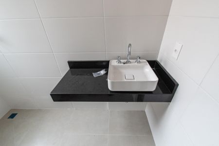 Casa de condomínio à venda com 168m², 3 quartos e 2 vagasBanheiro Social