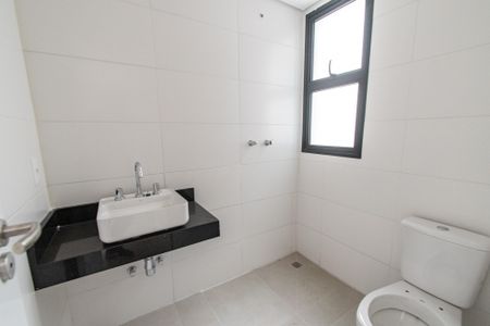 Casa de condomínio à venda com 168m², 3 quartos e 2 vagasBanheiro da suíte