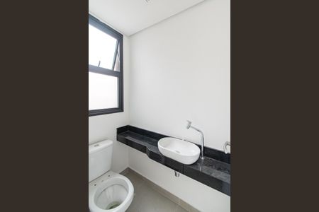 Casa de condomínio à venda com 168m², 3 quartos e 2 vagasLavabo