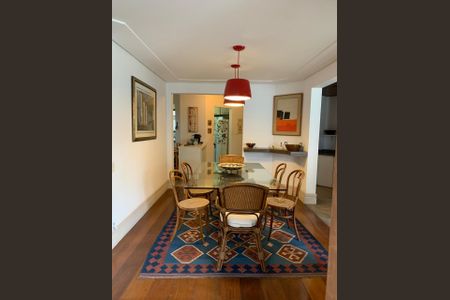 Apartamento à venda com 182m², 4 quartos e 3 vagas