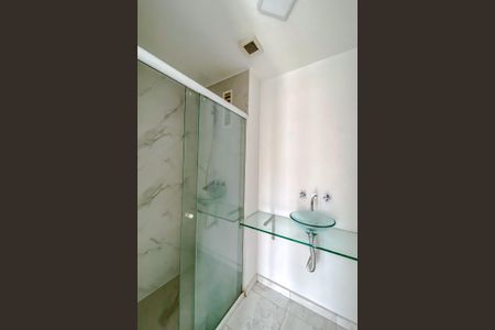 Apartamento à venda com 80m², 2 quartos e 2 vagasBanheiro Social