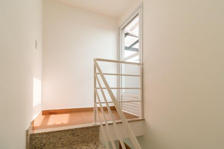 Casa para alugar com 110m², 2 quartos e 1 vagaEscadas
