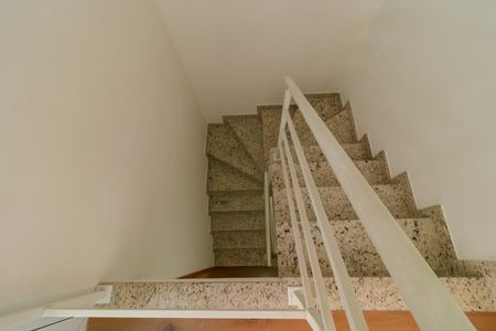 Casa para alugar com 110m², 2 quartos e 1 vagaEscadas