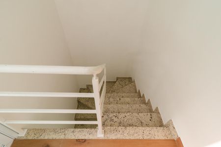 Casa para alugar com 110m², 2 quartos e 1 vagaEscadas