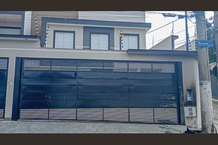 Casa à venda com 70m², 3 quartos e 3 vagas Casa à venda com 70m², 3 quartos e 3 vagasFachada