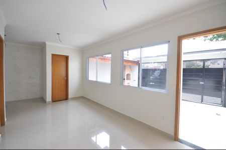 Casa à venda com 69m², 2 quartos e 2 vagasSala