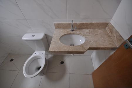 Casa à venda com 69m², 2 quartos e 2 vagasBanheiro da suíte 1