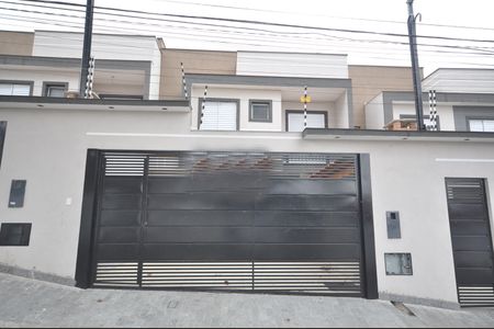 Casa à venda com 69m², 2 quartos e 2 vagas Casa à venda com 69m², 2 quartos e 2 vagasFachada