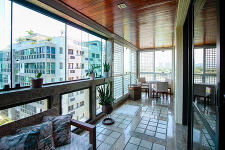 Apartamento à venda com 182m², 4 quartos e 3 vagasVaranda Sala