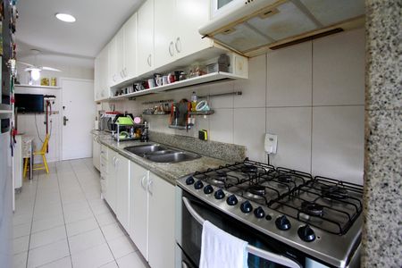 Apartamento à venda com 182m², 4 quartos e 3 vagasCozinha
