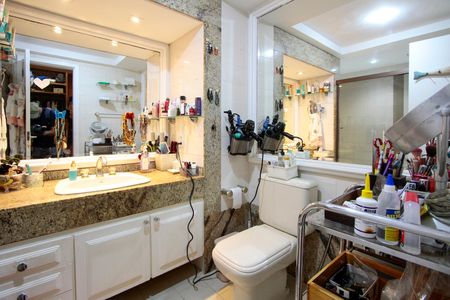 Apartamento à venda com 182m², 4 quartos e 3 vagasBanheiro Suíte 3