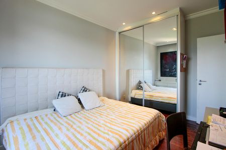 Apartamento à venda com 182m², 4 quartos e 3 vagasSuíte 2