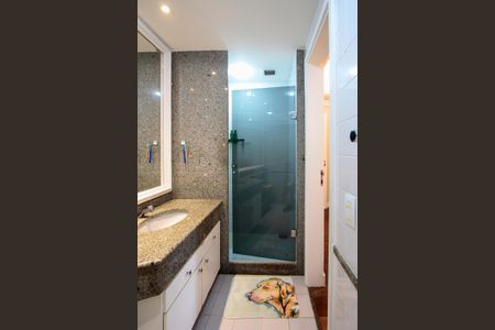 Apartamento à venda com 182m², 4 quartos e 3 vagasBanheiro Suíte 2