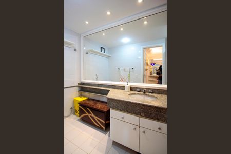 Apartamento à venda com 182m², 4 quartos e 3 vagasBanheiro Suíte 2