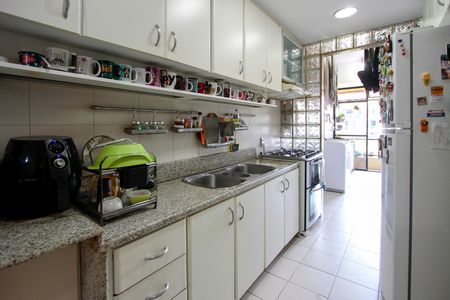 Apartamento à venda com 182m², 4 quartos e 3 vagasCozinha