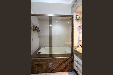 Apartamento à venda com 182m², 4 quartos e 3 vagasBanheiro Suíte 3