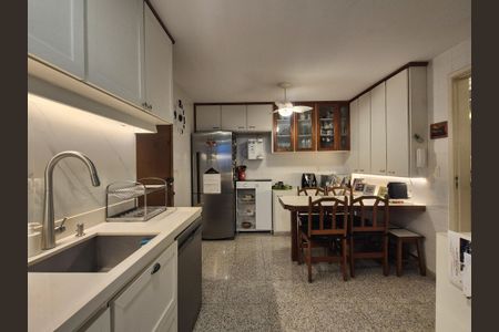 Apartamento à venda com 178m², 3 quartos e 2 vagasCozinha