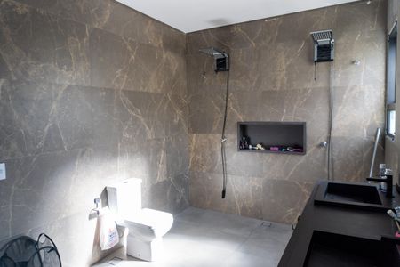 Casa de condomínio para alugar com 535m², 5 quartos e 6 vagasBanheiro - Quarto 2 - Suíte