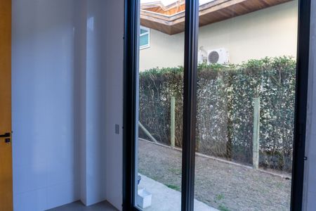 Casa de condomínio para alugar com 535m², 5 quartos e 6 vagasÁrea de Serviço