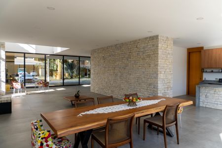 Casa de condomínio para alugar com 535m², 5 quartos e 6 vagasSala