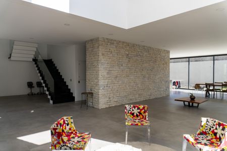 Casa de condomínio para alugar com 535m², 5 quartos e 6 vagasSala