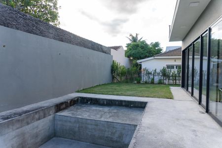 Casa de condomínio para alugar com 535m², 5 quartos e 6 vagasQuintal