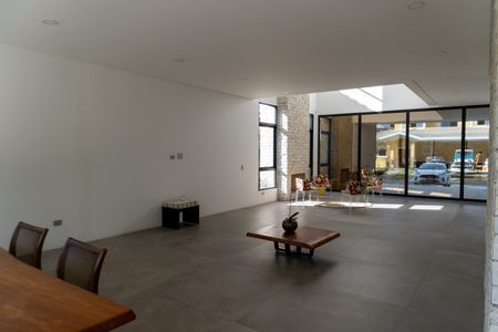 Casa de condomínio para alugar com 535m², 5 quartos e 6 vagasSala