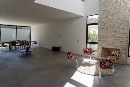 Casa de condomínio para alugar com 535m², 5 quartos e 6 vagasSala