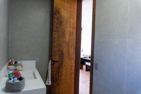 Casa de condomínio para alugar com 535m², 5 quartos e 6 vagasBanheiro - Quarto 3 - Suíte