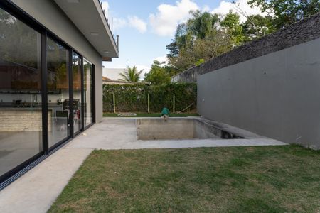 Casa de condomínio para alugar com 535m², 5 quartos e 6 vagasQuintal