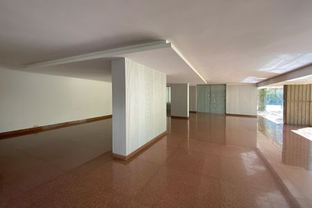 Apartamento à venda com 375m², 4 quartos e 4 vagas Apartamento à venda com 375m², 4 quartos e 4 vagasÁrea comum - Salão de festas