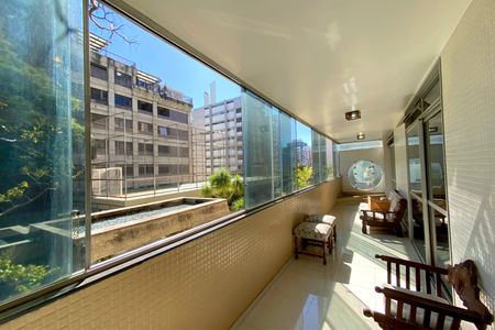 Apartamento à venda com 375m², 4 quartos e 4 vagas Apartamento à venda com 375m², 4 quartos e 4 vagasVaranda da Sala