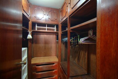 Apartamento à venda com 375m², 4 quartos e 4 vagasCloset da suíte 1