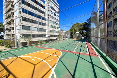 Apartamento à venda com 375m², 4 quartos e 4 vagas Apartamento à venda com 375m², 4 quartos e 4 vagasÁrea comum - Quadra