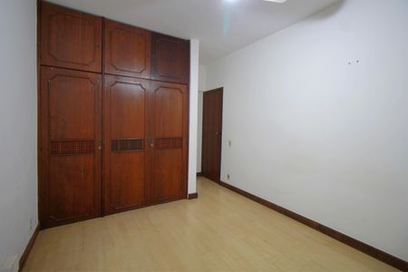 Apartamento à venda com 375m², 4 quartos e 4 vagasSuite 2