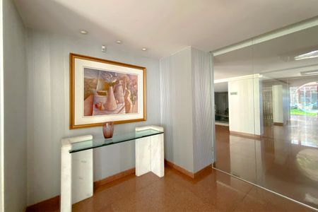 Apartamento à venda com 375m², 4 quartos e 4 vagas Apartamento à venda com 375m², 4 quartos e 4 vagasÁrea comum - Hall